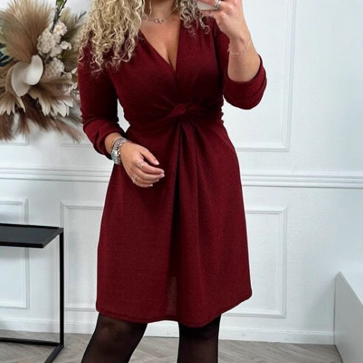 Kvinnors omlottklänning med eleganta volangdetaljer och skräddarsydd passform Mirla-Eva Jonsson