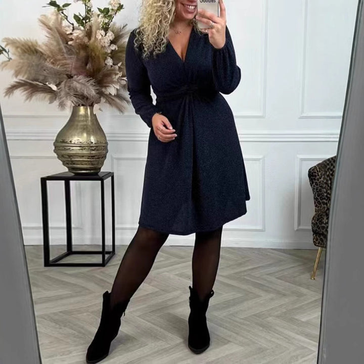 Kvinnors omlottklänning med eleganta volangdetaljer och skräddarsydd passform Mirla-Eva Jonsson