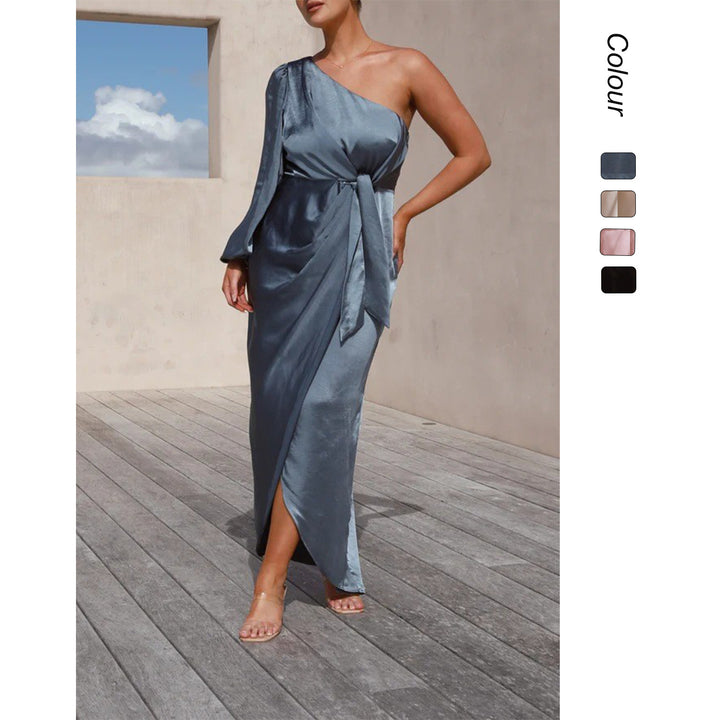 Kvinnors omslagsklänning med asymmetrisk design och elegant midjebälte Mirla-Eva Jonsson
