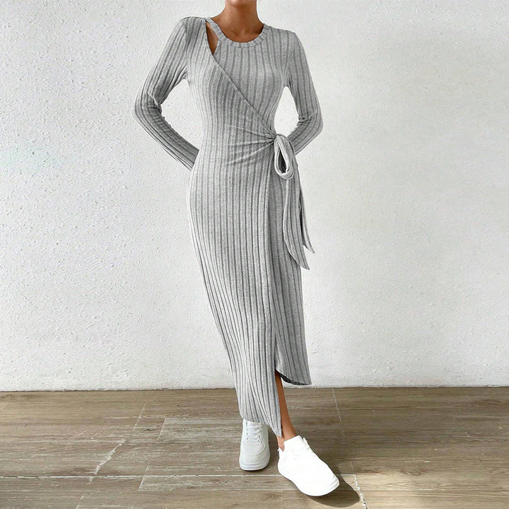 Kvinnors omslagsklänning med fina ribbstrukturer och elegant skrädderi Mirla-Eva Jonsson