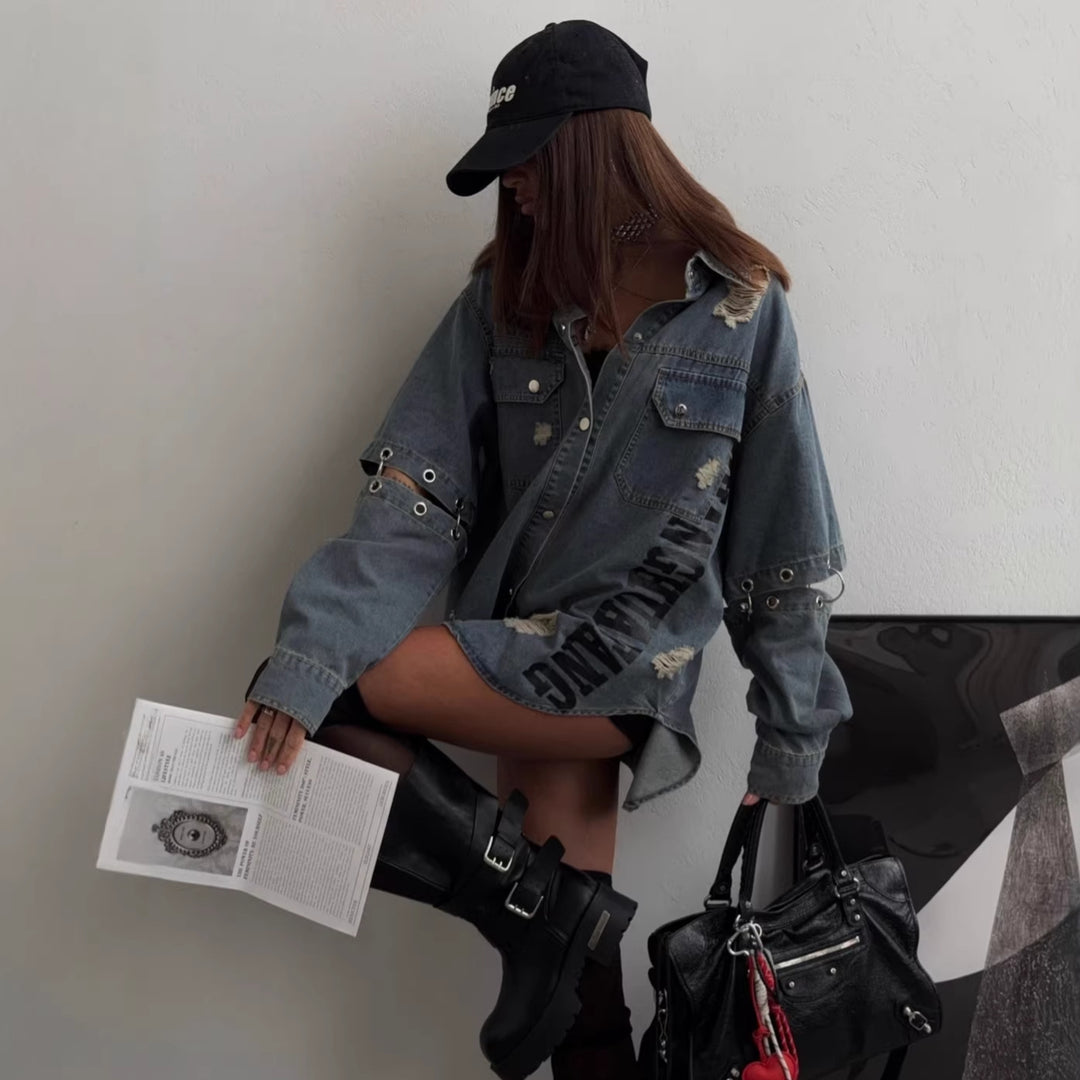 Kvinnors överdimensionerad denimskjorta med rivna detaljer Mirla-Eva Jonsson