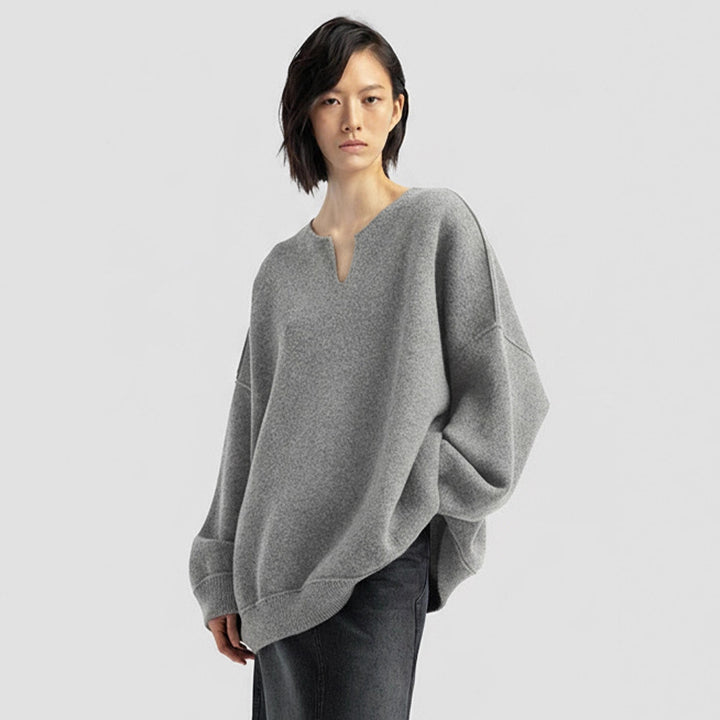 Kvinnors överdimensionerad stickad tröja med V-hals Mirla-Eva Jonsson