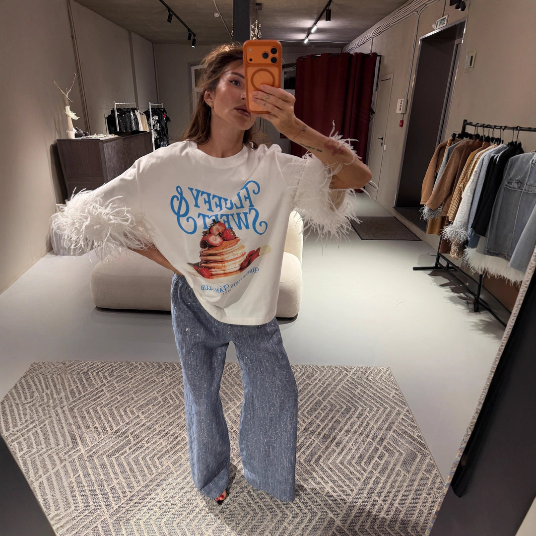 Kvinnors överdimensionerad sweatshirt med iögonfallande fjäderärmar Mirla-Eva Jonsson