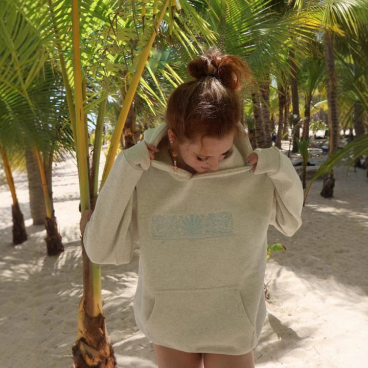 Kvinnors överdimensionerade hoodie med kreativa grafiska mönster och bekväm passform Mirla-Eva Jonsson