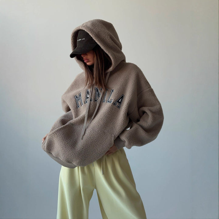 Kvinnors oversize fleece hoodie med broderad logotyp Mirla-Eva Jonsson