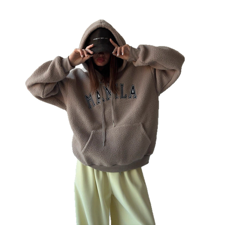 Kvinnors oversize fleece hoodie med broderad logotyp Mirla-Eva Jonsson
