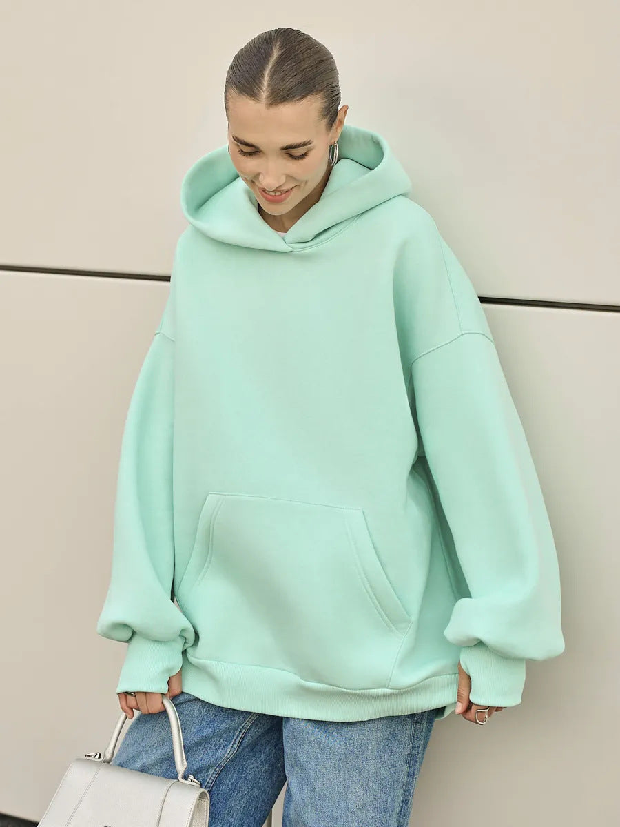 Kvinnors oversize hoodie med voluminösa ärmar och integrerad känguruficka Mirla-Eva Jonsson