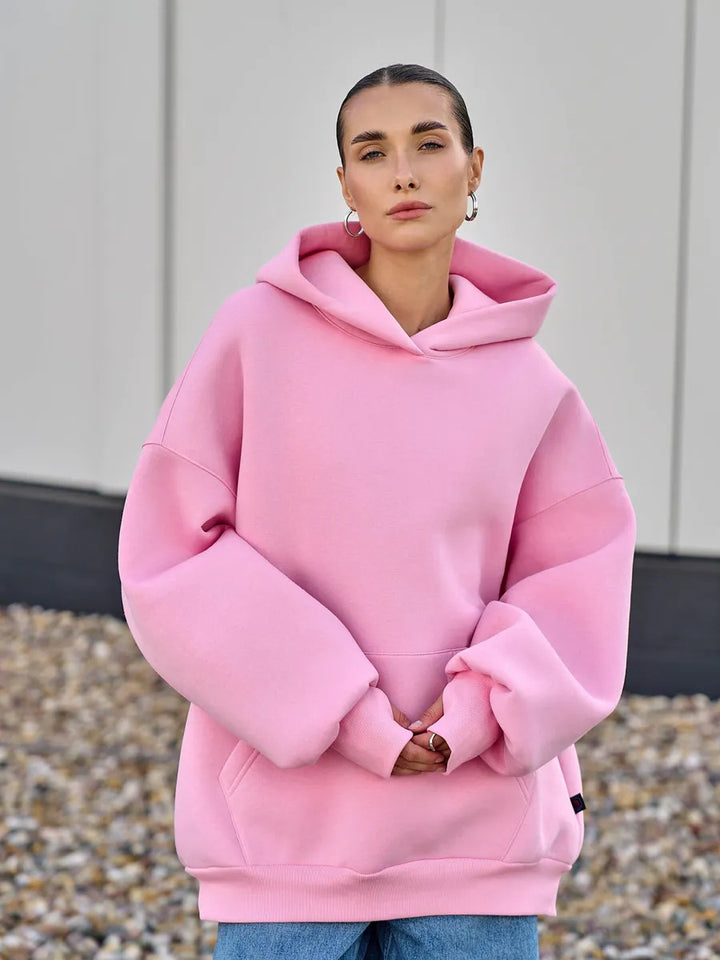 Kvinnors oversize hoodie med voluminösa ärmar och integrerad känguruficka Mirla-Eva Jonsson