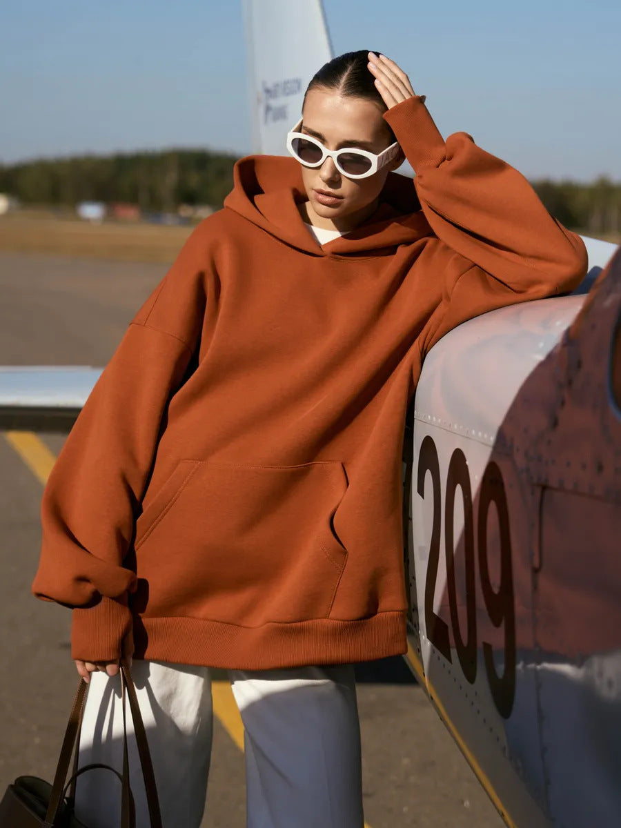 Kvinnors oversize hoodie med voluminösa ärmar och integrerad känguruficka Mirla-Eva Jonsson