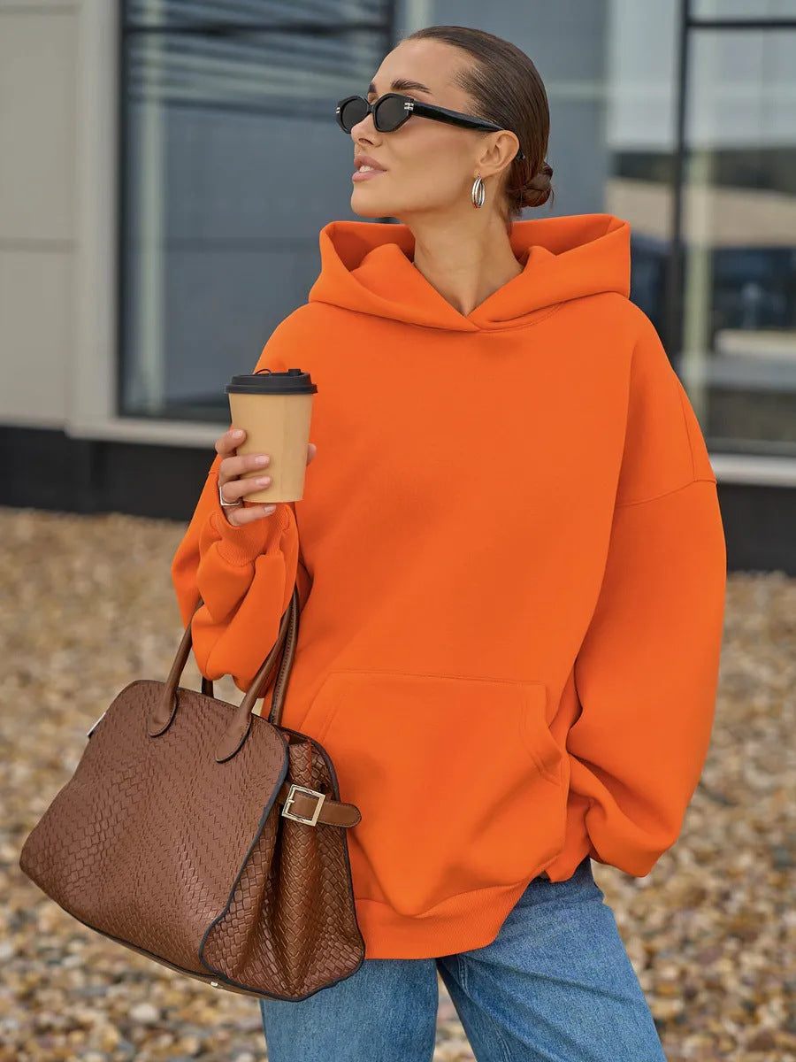 Kvinnors oversize hoodie med voluminösa ärmar och integrerad känguruficka Mirla-Eva Jonsson