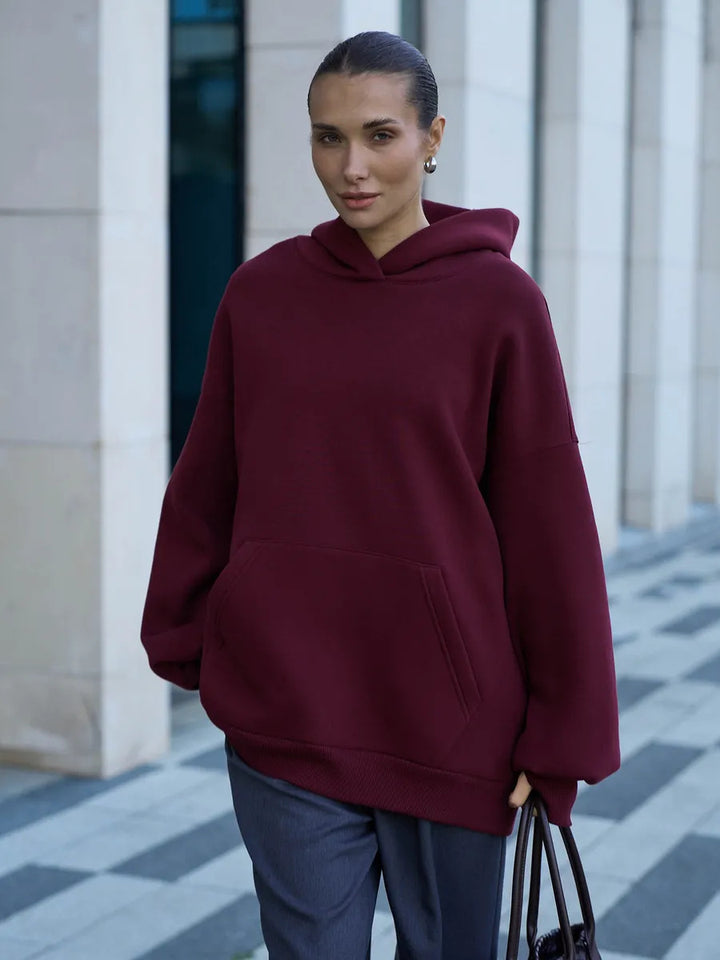 Kvinnors oversize hoodie med voluminösa ärmar och integrerad känguruficka Mirla-Eva Jonsson