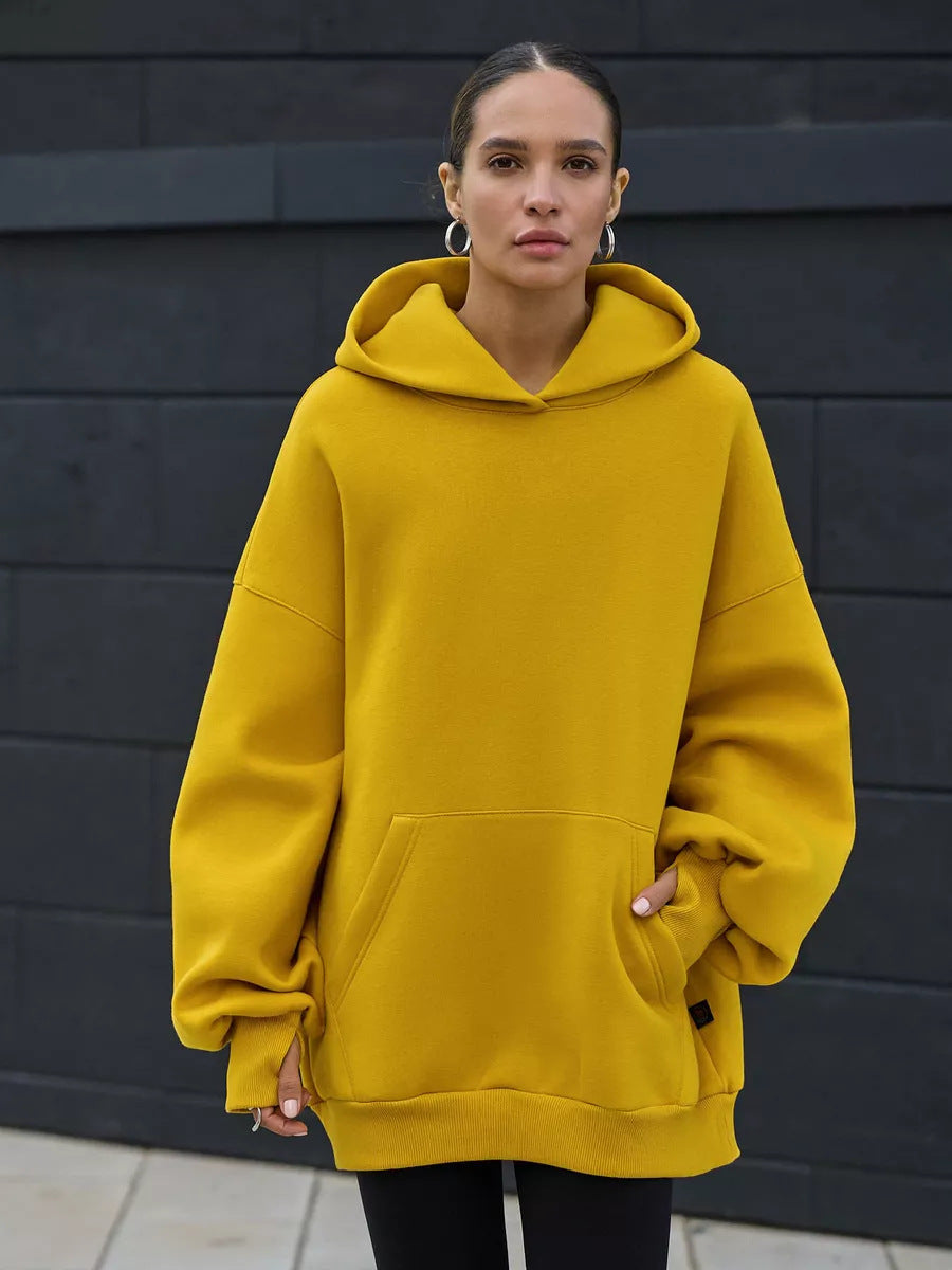 Kvinnors oversize hoodie med voluminösa ärmar och integrerad känguruficka Mirla-Eva Jonsson
