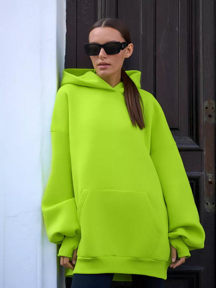Kvinnors oversize hoodie med voluminösa ärmar och integrerad känguruficka Mirla-Eva Jonsson