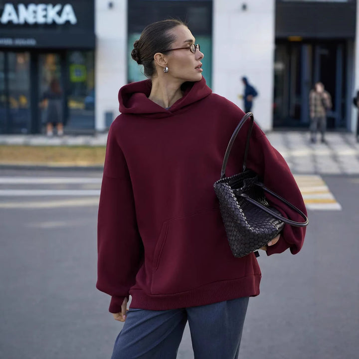 Kvinnors oversize hoodie med voluminösa ärmar och integrerad känguruficka Mirla-Eva Jonsson