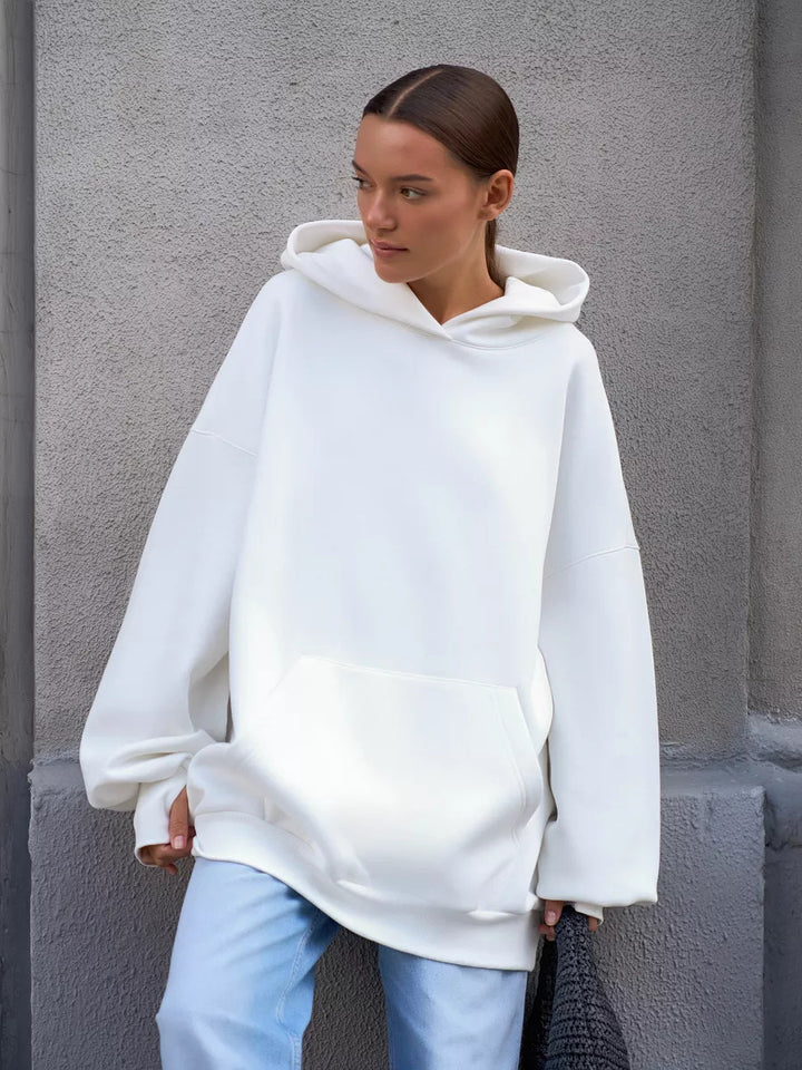 Kvinnors oversize hoodie med voluminösa ärmar och integrerad känguruficka Mirla-Eva Jonsson