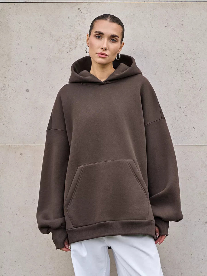 Kvinnors oversize hoodie med voluminösa ärmar och integrerad känguruficka Mirla-Eva Jonsson