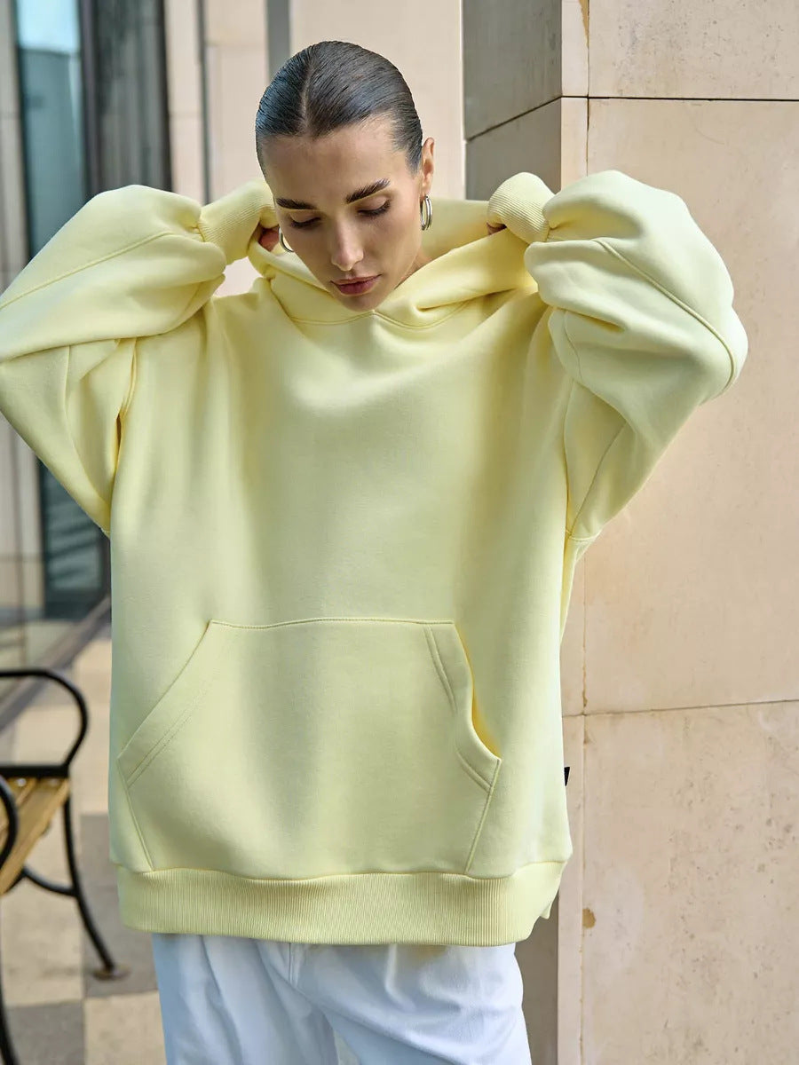 Kvinnors oversize hoodie med voluminösa ärmar och integrerad känguruficka Mirla-Eva Jonsson