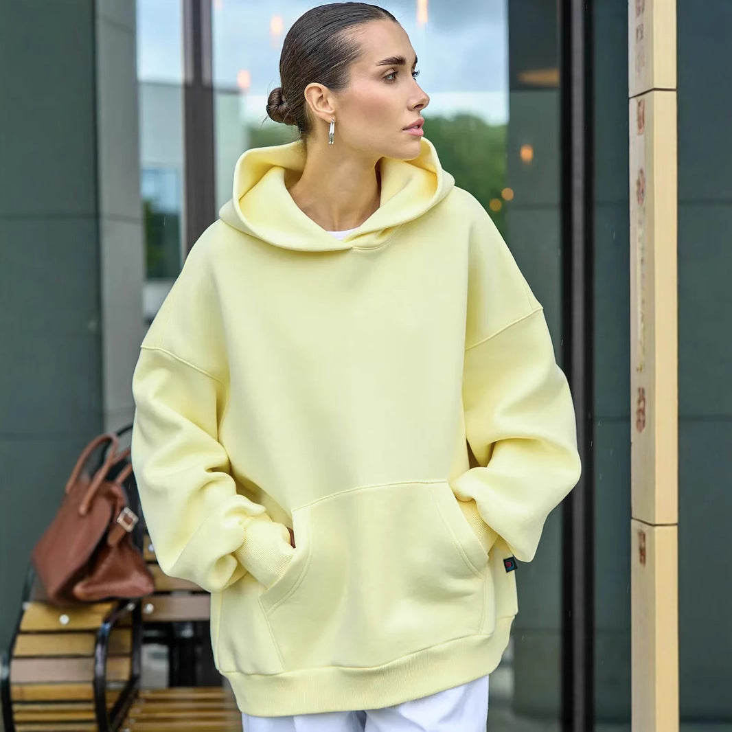 Kvinnors oversize hoodie med voluminösa ärmar och integrerad känguruficka Mirla-Eva Jonsson