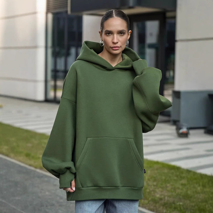 Kvinnors oversize hoodie med voluminösa ärmar och integrerad känguruficka Mirla-Eva Jonsson