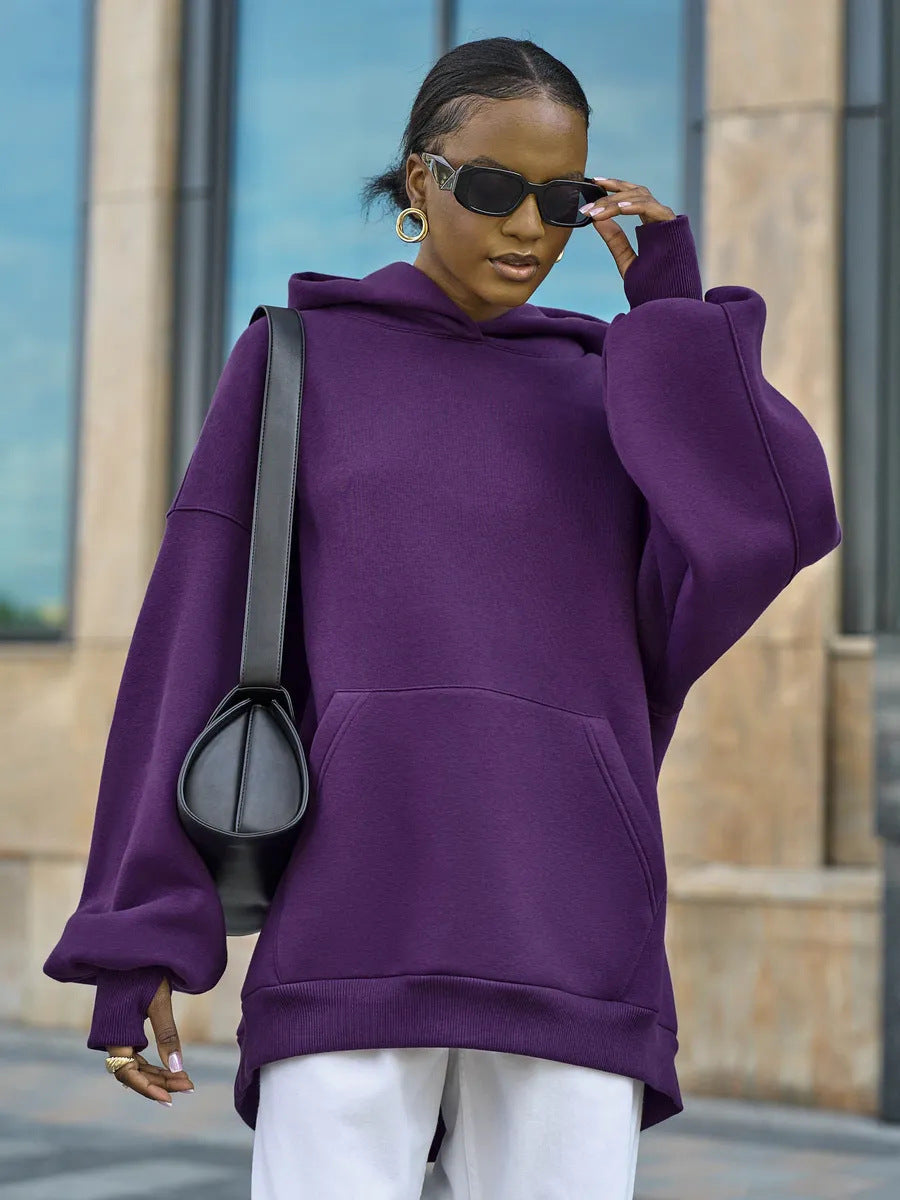 Kvinnors oversize hoodie med voluminösa ärmar och integrerad känguruficka Mirla-Eva Jonsson