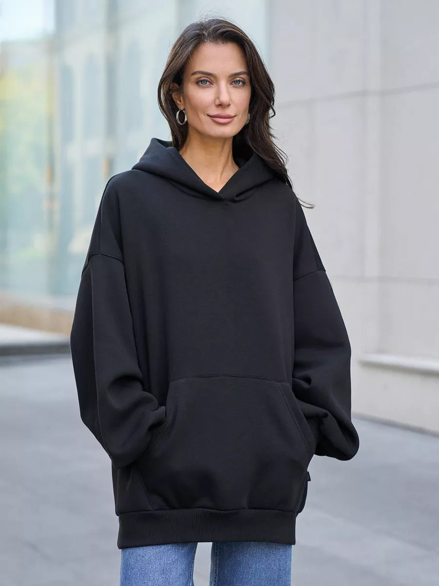 Kvinnors oversize hoodie med voluminösa ärmar och integrerad känguruficka Mirla-Eva Jonsson