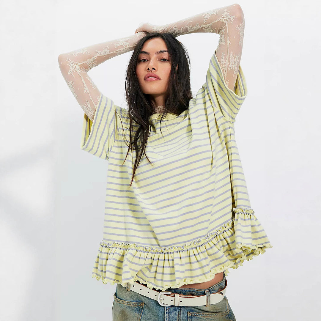 Kvinnors oversize randig T-shirt med volangdetalj Mirla-Eva Jonsson