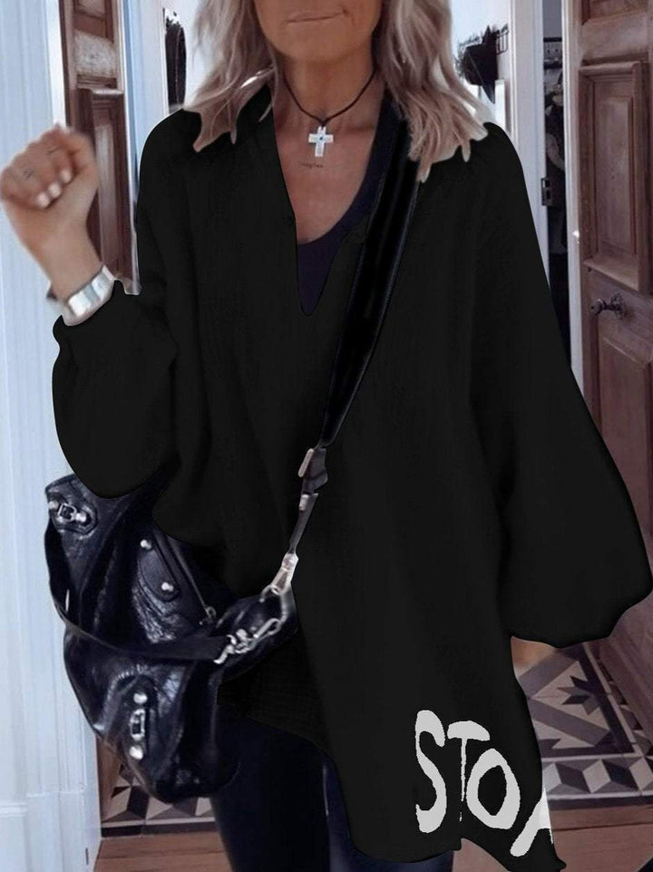 Kvinnors oversize skjorta med djup V-ringning och voluminösa ärmar Mirla-Eva Jonsson