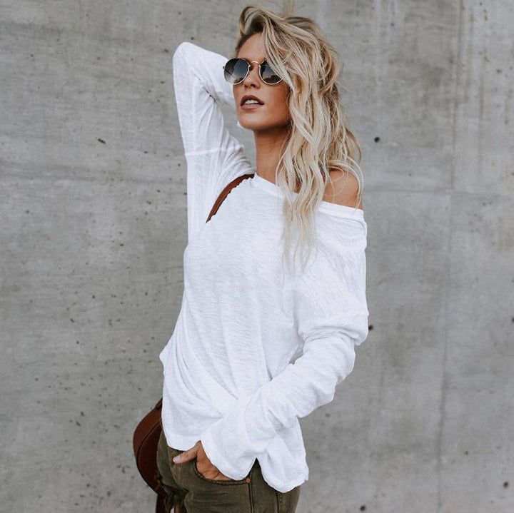 Kvinnors oversized T-shirt med asymmetrisk skärning och avslappnad design Mirla-Eva Jonsson