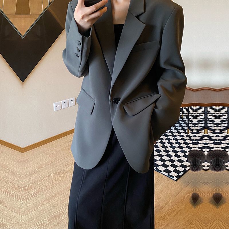 Kvinnors oversized blazer gjord av högkvalitativt material med fickor Mirla-Eva Jonsson