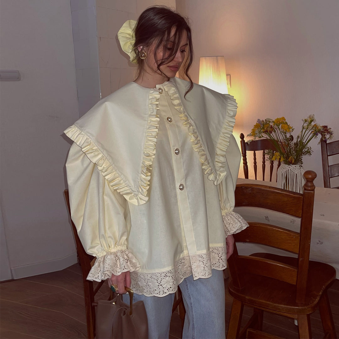 Kvinnors oversized blus med ruffle-detaljer och spetskant Mirla-Eva Jonsson