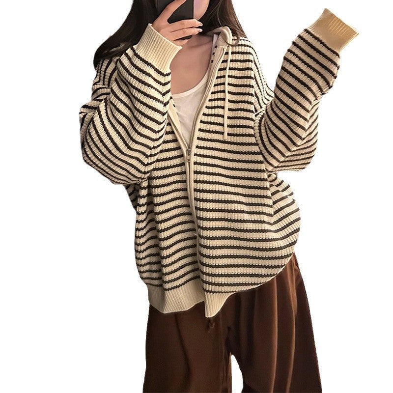 Kvinnors oversized cardigan med dragkedja och huva Mirla-Eva Jonsson