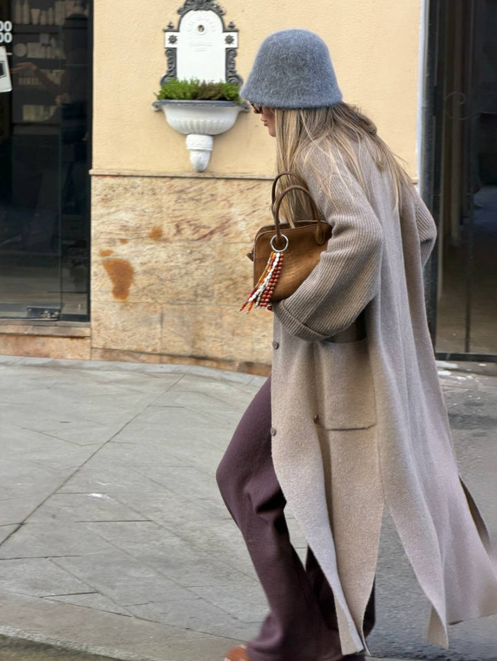 Kvinnors oversized cardigan med finstickad struktur och avslappnad passform Mirla-Eva Jonsson