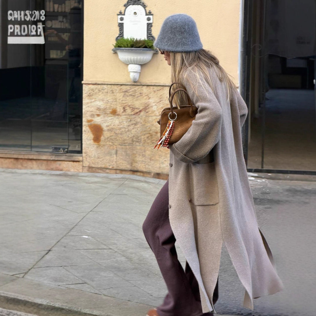 Kvinnors oversized cardigan med finstickad struktur och avslappnad passform Mirla-Eva Jonsson