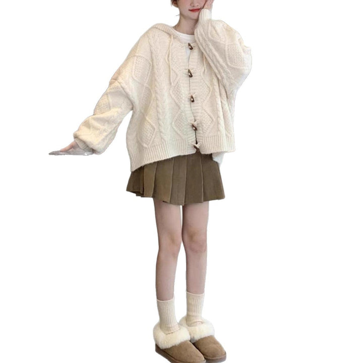 Kvinnors oversized cardigan med huva och kabelstickat mönster Mirla-Eva Jonsson