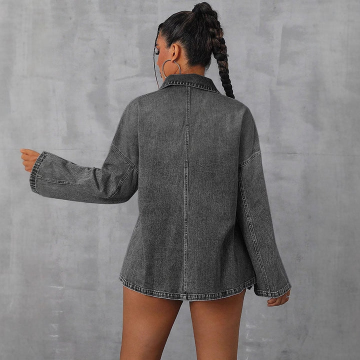 Kvinnors oversized denimblus med praktisk dragkedja och avslappnad krage Mirla-Eva Jonsson