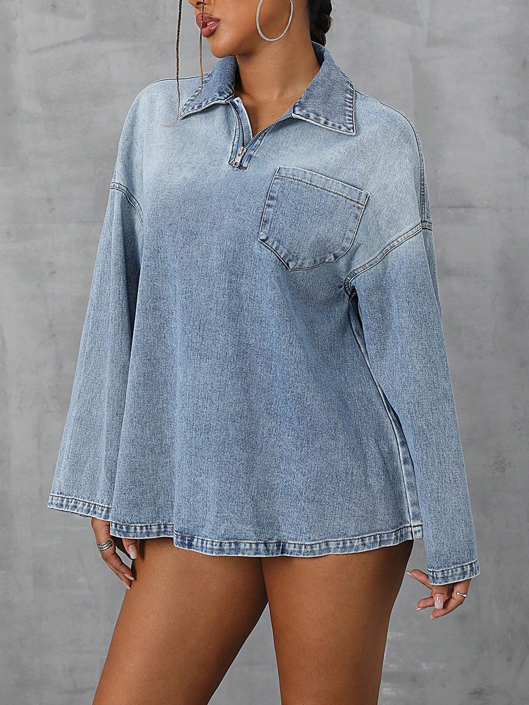 Kvinnors oversized denimblus med praktisk dragkedja och avslappnad krage Mirla-Eva Jonsson