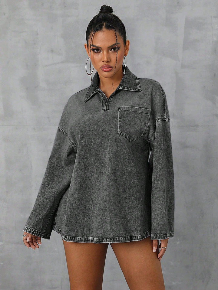 Kvinnors oversized denimblus med praktisk dragkedja och avslappnad krage Mirla-Eva Jonsson