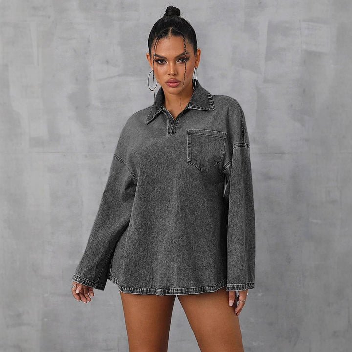 Kvinnors oversized denimblus med praktisk dragkedja och avslappnad krage Mirla-Eva Jonsson