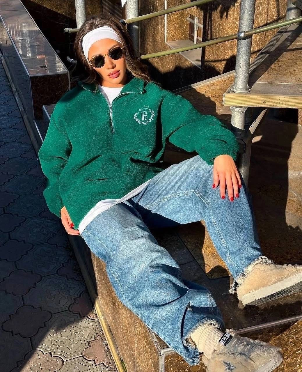 Kvinnors oversized fleece-tröja med dragkedja och broderad logotyp Mirla-Eva Jonsson