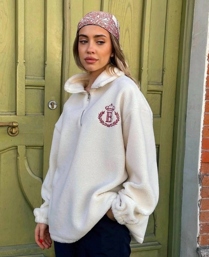 Kvinnors oversized fleece-tröja med dragkedja och broderad logotyp Mirla-Eva Jonsson
