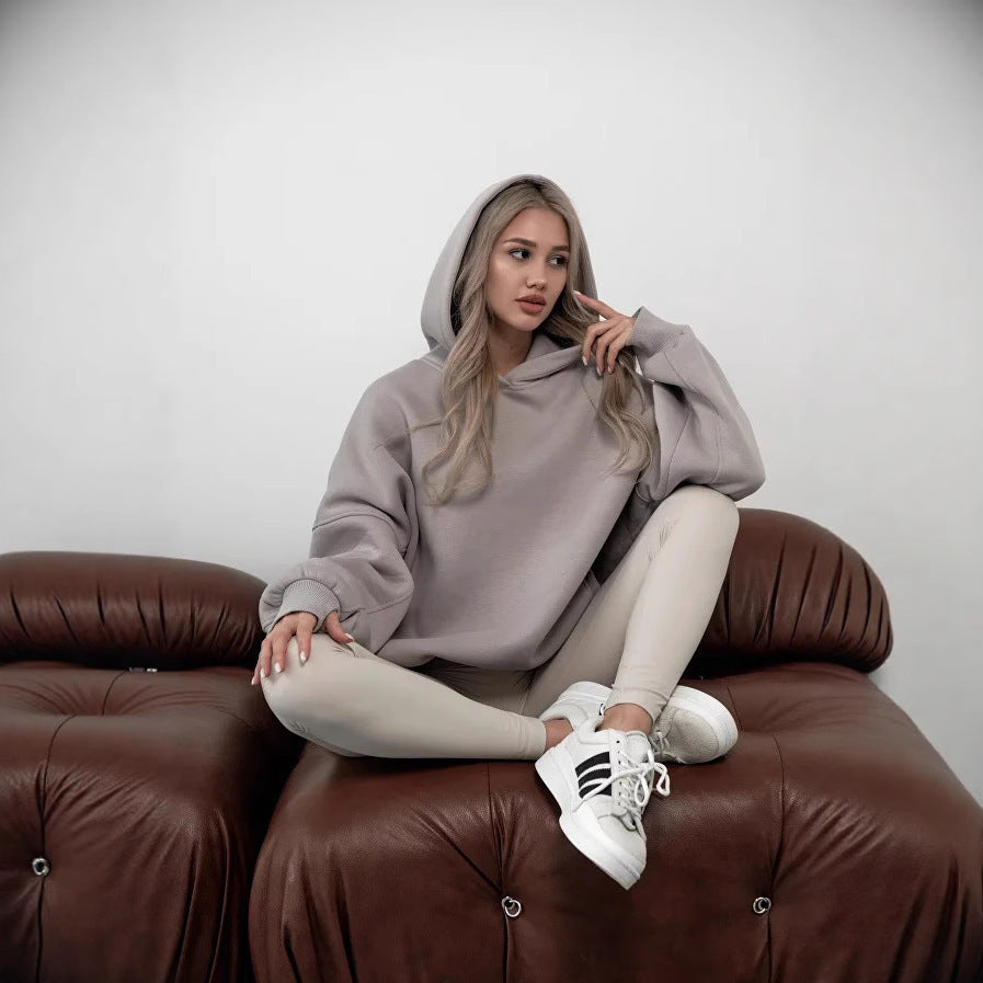 Kvinnors oversized hoodie med drop shoulder skärning Mirla-Eva Jonsson
