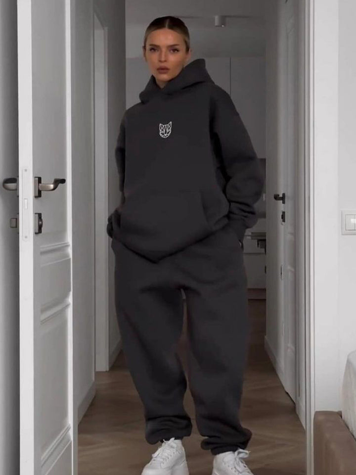 Kvinnors oversized hoodie med elastisk midja och bred skärning Mirla-Eva Jonsson