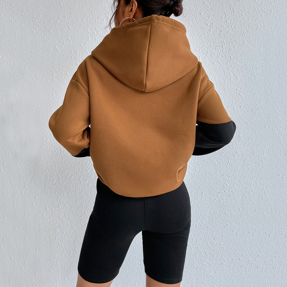 Kvinnors oversized hoodie med färgblockdesign Mirla-Eva Jonsson