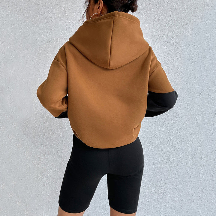Kvinnors oversized hoodie med färgblockdesign Mirla-Eva Jonsson