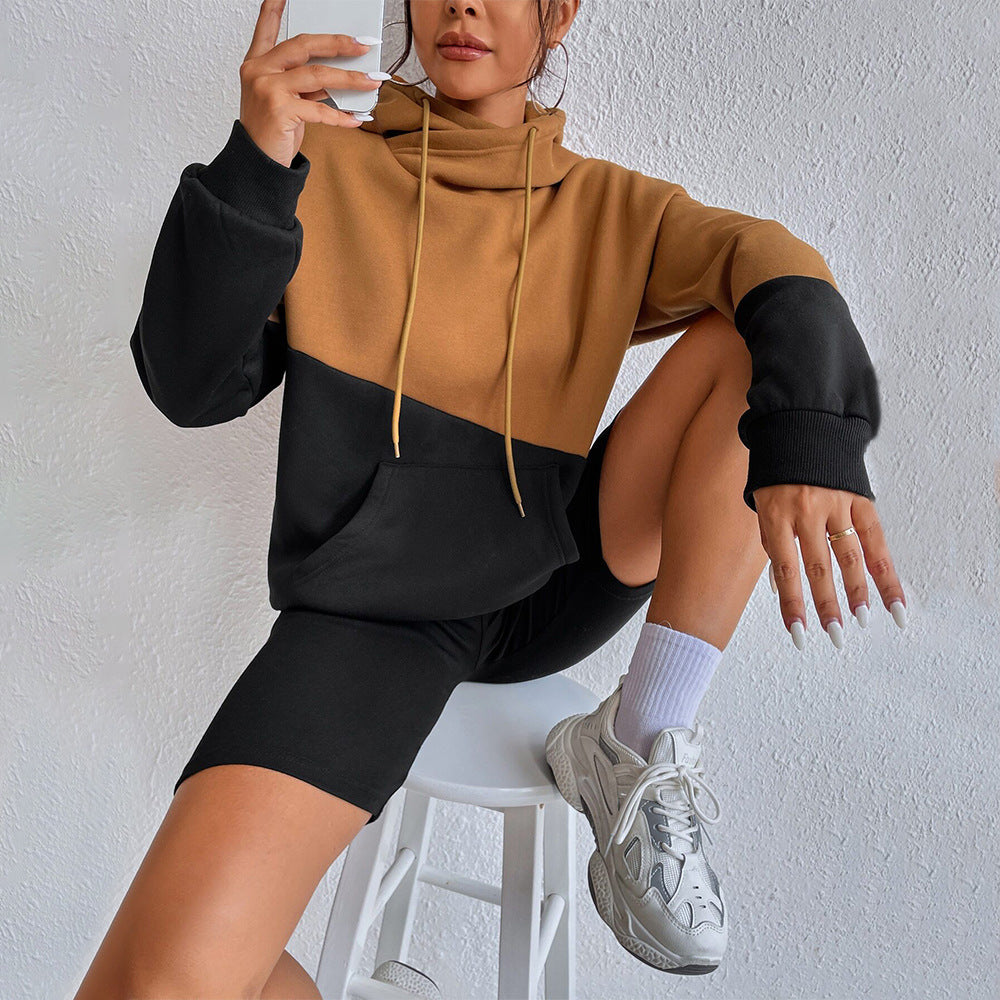 Kvinnors oversized hoodie med färgblockdesign Mirla-Eva Jonsson