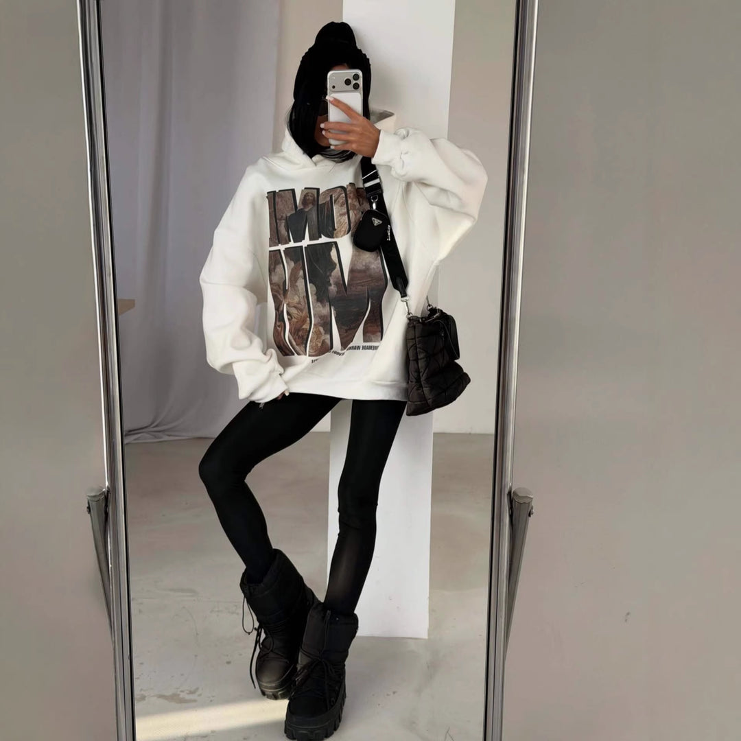 Kvinnors oversized hoodie med framträdande grafisk tryck Mirla-Eva Jonsson