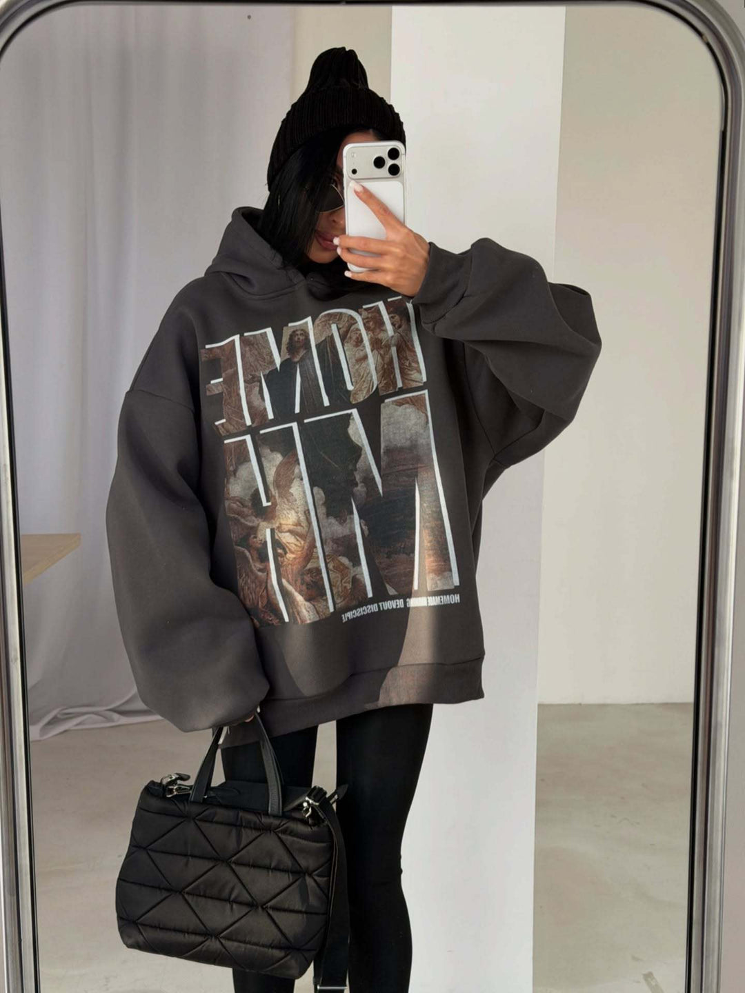 Kvinnors oversized hoodie med framträdande grafisk tryck Mirla-Eva Jonsson
