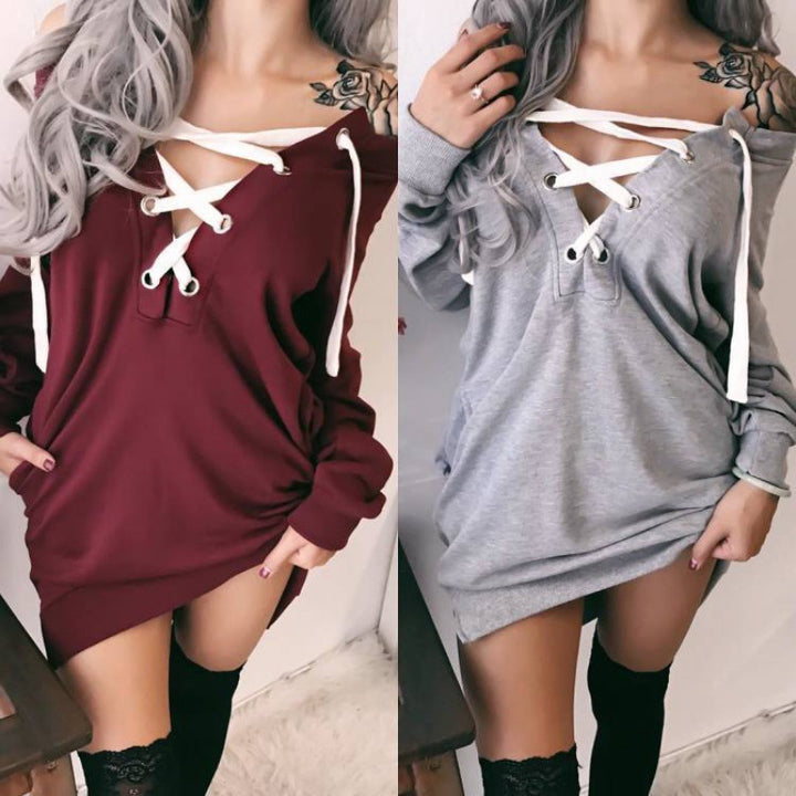 Kvinnors oversized hoodie med lekfull snörningsdesign Mirla-Eva Jonsson