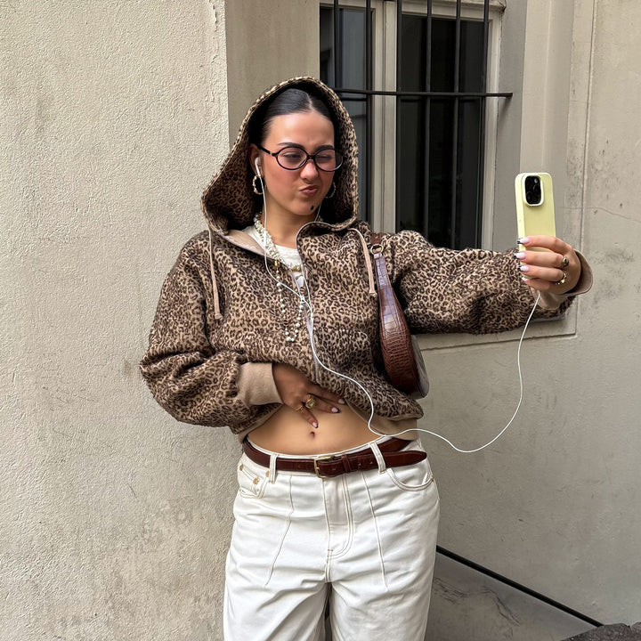 Kvinnors oversized hoodie med leopardtryck Mirla-Eva Jonsson