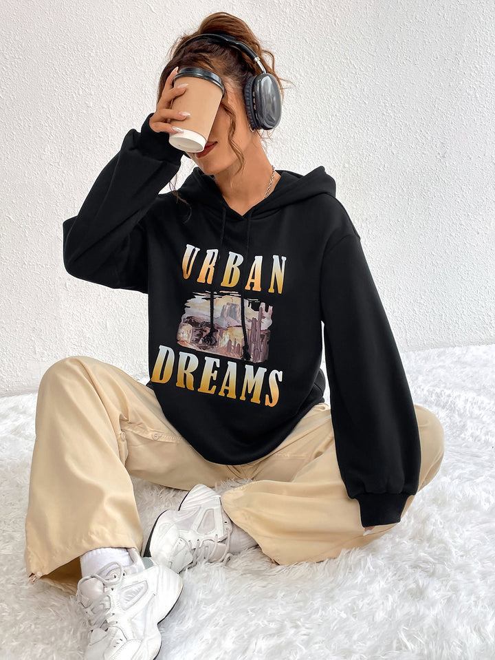 Kvinnors oversized hoodie med urban tryck och huva Mirla-Eva Jonsson